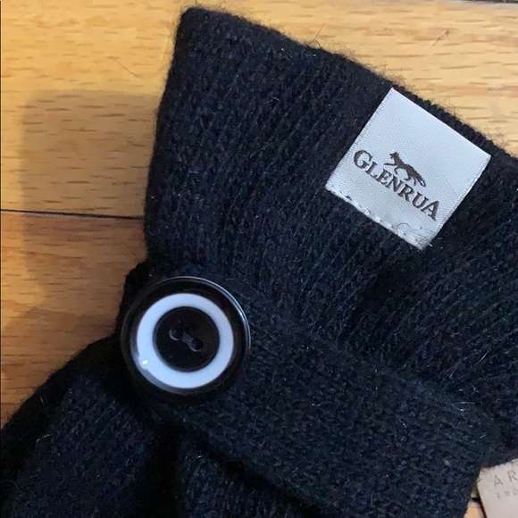 🧤 Aran style contemporary gloves from Ireland - Picture 2 of 3